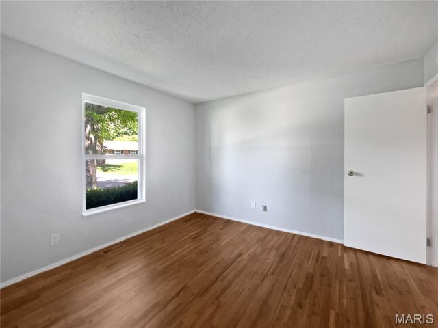 2540 Courtyard Place, Florissant, MO 63031