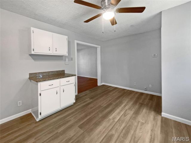 2540 Courtyard Place, Florissant, MO 63031