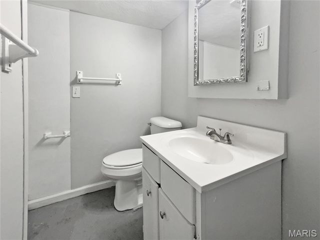 2540 Courtyard Place, Florissant, MO 63031
