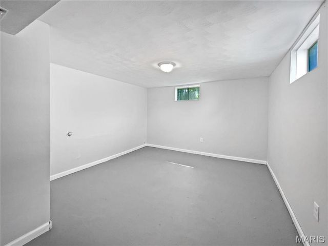 2540 Courtyard Place, Florissant, MO 63031