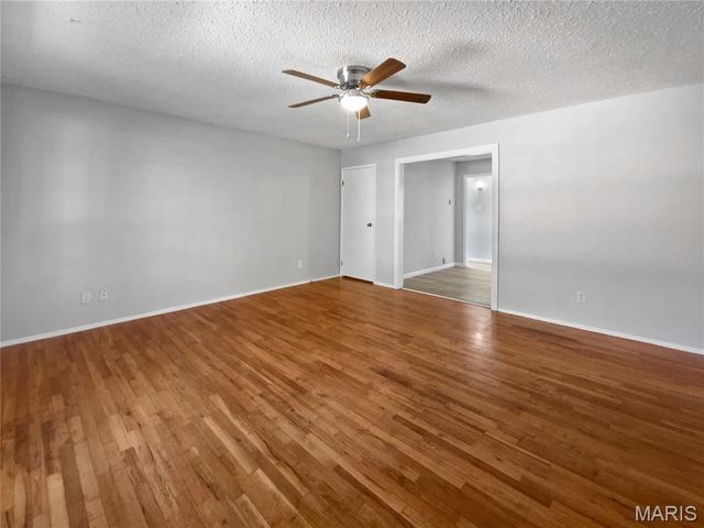 2540 Courtyard Place, Florissant, MO 63031
