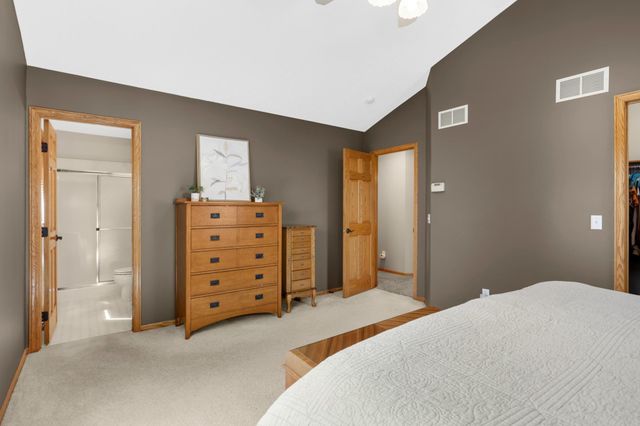 7330 Bancroft Way, Inver Grove Heights, MN 55077