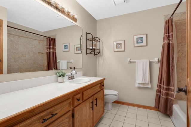 7330 Bancroft Way, Inver Grove Heights, MN 55077