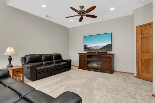 7330 Bancroft Way, Inver Grove Heights, MN 55077