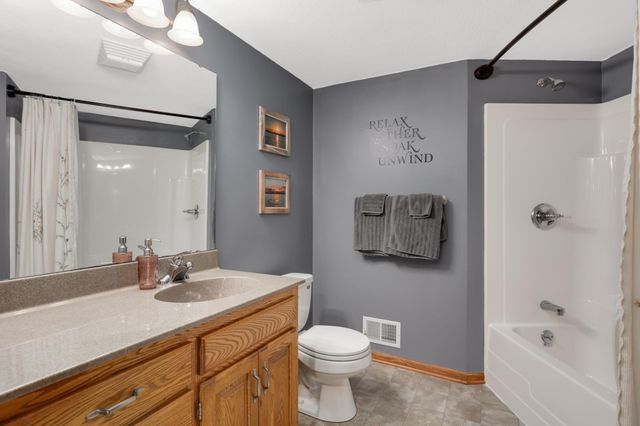 7330 Bancroft Way, Inver Grove Heights, MN 55077