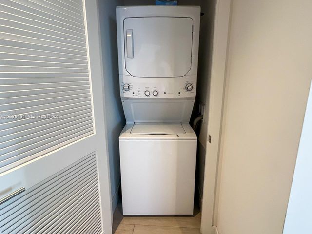 4010 S OCEAN DR R2402, Hollywood, FL 33019
