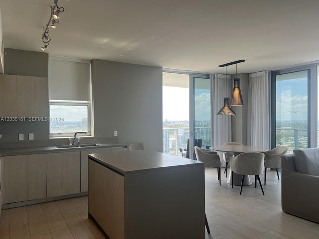 4010 S OCEAN DR R2402, Hollywood, FL 33019