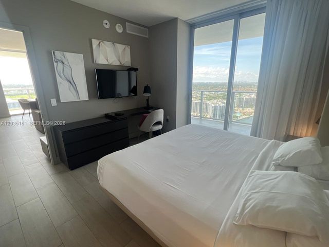 4010 S OCEAN DR R2402, Hollywood, FL 33019