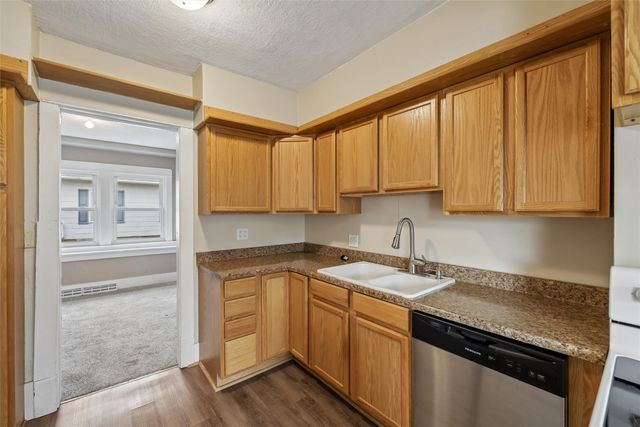 709 Pleasant View Drive, Des Moines, IA 50315