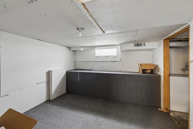 709 Pleasant View Drive, Des Moines, IA 50315