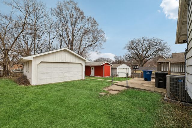 709 Pleasant View Drive, Des Moines, IA 50315