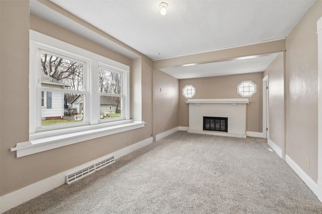 709 Pleasant View Drive, Des Moines, IA 50315