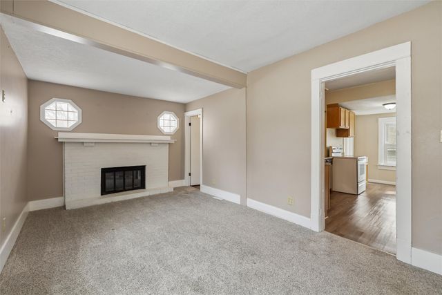 709 Pleasant View Drive, Des Moines, IA 50315