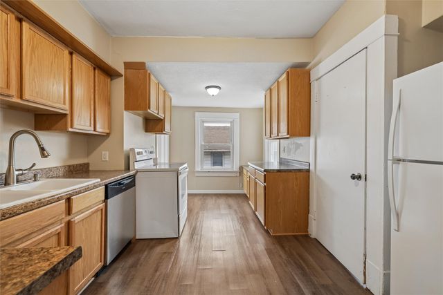 709 Pleasant View Drive, Des Moines, IA 50315