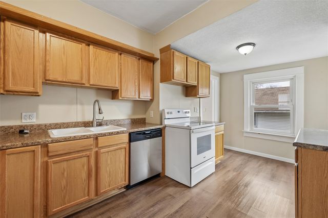 709 Pleasant View Drive, Des Moines, IA 50315