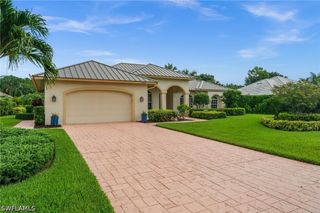 2027 Castle Garden LN, Naples, FL 34110