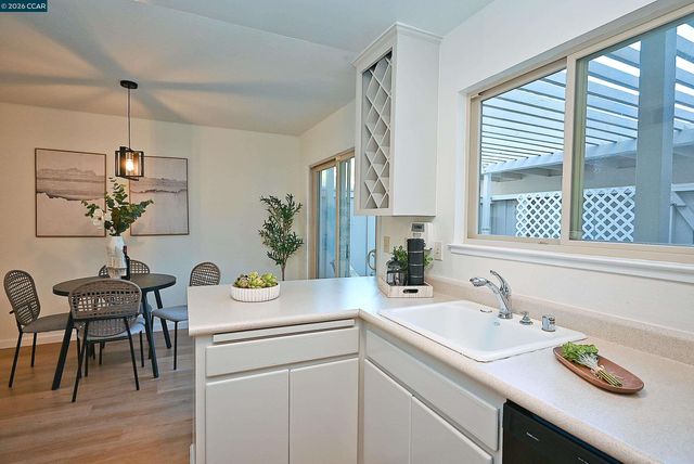 1288 Pine Creek Way Apt C, Concord, CA 94520