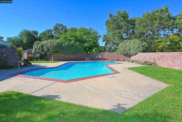 1288 Pine Creek Way Apt C, Concord, CA 94520