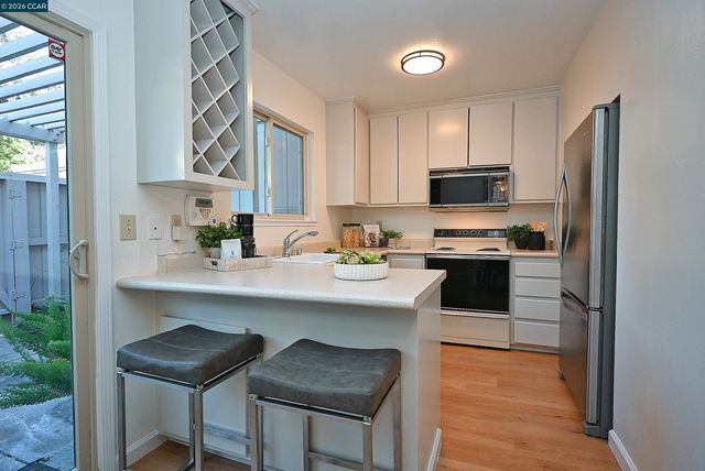 1288 Pine Creek Way Apt C, Concord, CA 94520