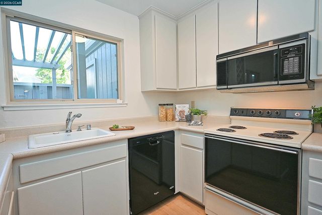 1288 Pine Creek Way Apt C, Concord, CA 94520