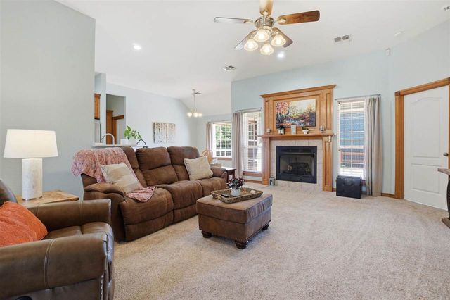303 Azalea Ln, Cache, OK 73527