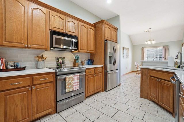 303 Azalea Ln, Cache, OK 73527