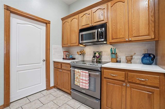 303 Azalea Ln, Cache, OK 73527