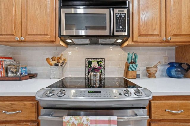303 Azalea Ln, Cache, OK 73527