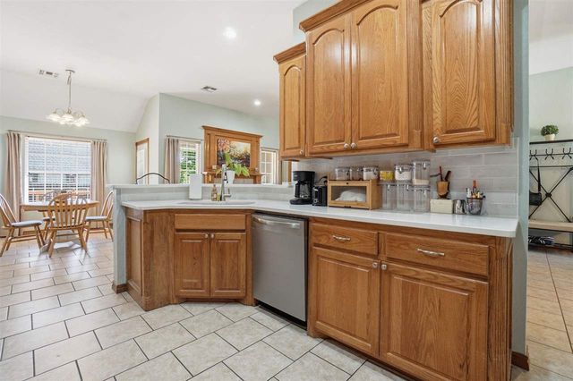 303 Azalea Ln, Cache, OK 73527