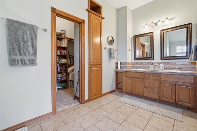 303 Azalea Ln, Cache, OK 73527