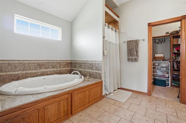 303 Azalea Ln, Cache, OK 73527