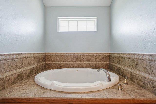 303 Azalea Ln, Cache, OK 73527