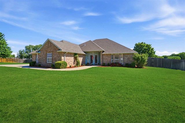 303 Azalea Ln, Cache, OK 73527