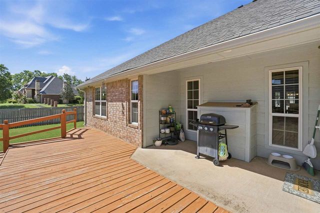 303 Azalea Ln, Cache, OK 73527