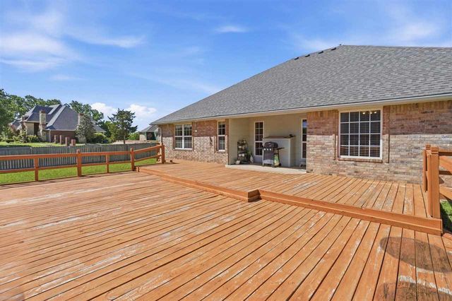 303 Azalea Ln, Cache, OK 73527