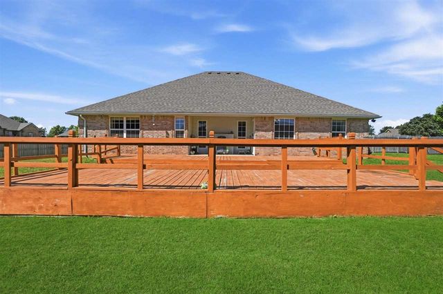 303 Azalea Ln, Cache, OK 73527