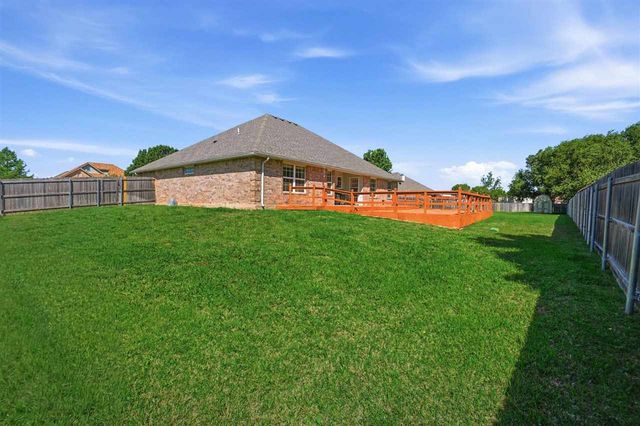 303 Azalea Ln, Cache, OK 73527