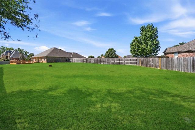 303 Azalea Ln, Cache, OK 73527