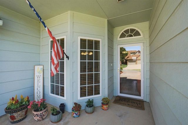 303 Azalea Ln, Cache, OK 73527
