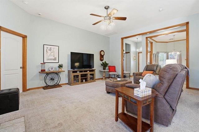 303 Azalea Ln, Cache, OK 73527
