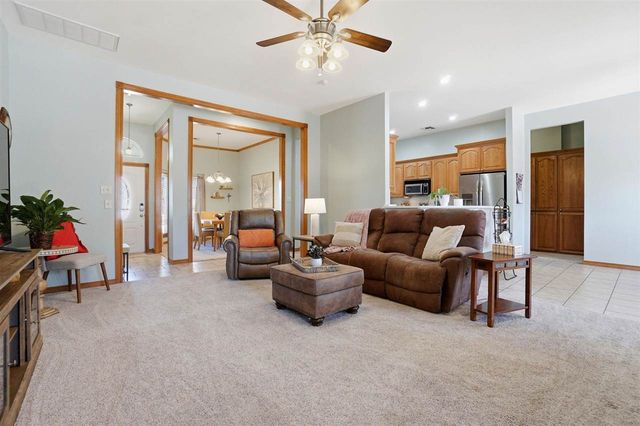 303 Azalea Ln, Cache, OK 73527