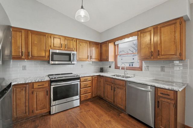 403 N Basswood Ln, Haysville, KS 67060