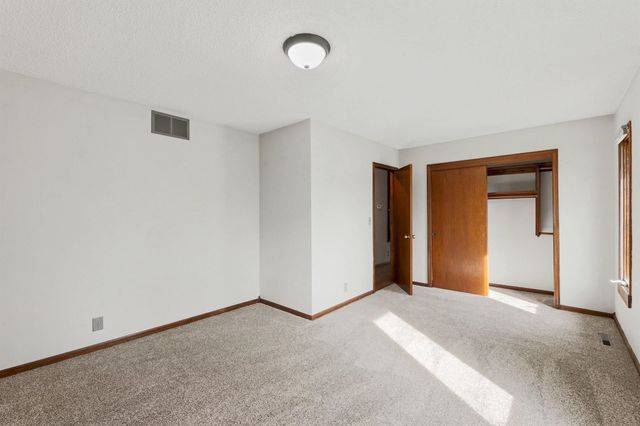 403 N Basswood Ln, Haysville, KS 67060