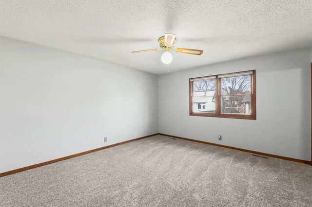 403 N Basswood Ln, Haysville, KS 67060