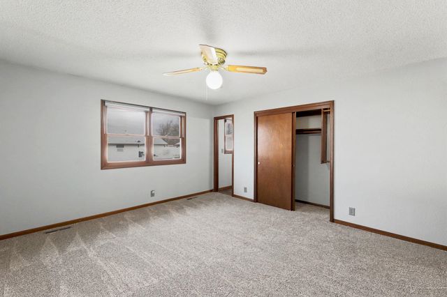 403 N Basswood Ln, Haysville, KS 67060