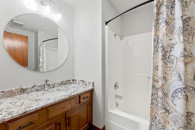 403 N Basswood Ln, Haysville, KS 67060