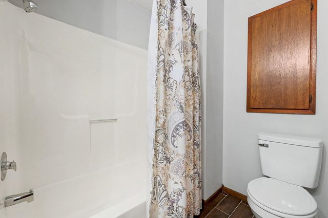 403 N Basswood Ln, Haysville, KS 67060