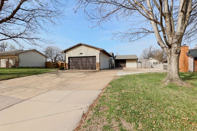403 N Basswood Ln, Haysville, KS 67060