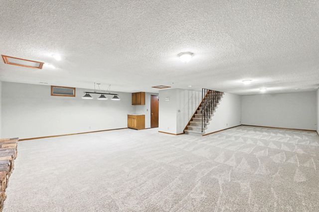 403 N Basswood Ln, Haysville, KS 67060