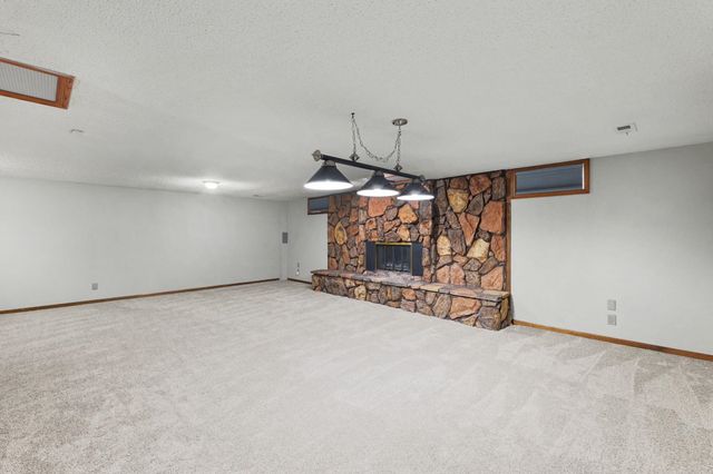 403 N Basswood Ln, Haysville, KS 67060